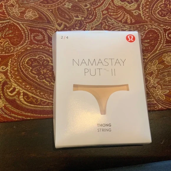 Lululemon Namastay Put II thong, size 2/4, BNIB, msrp$16 - Picture 1 of 2